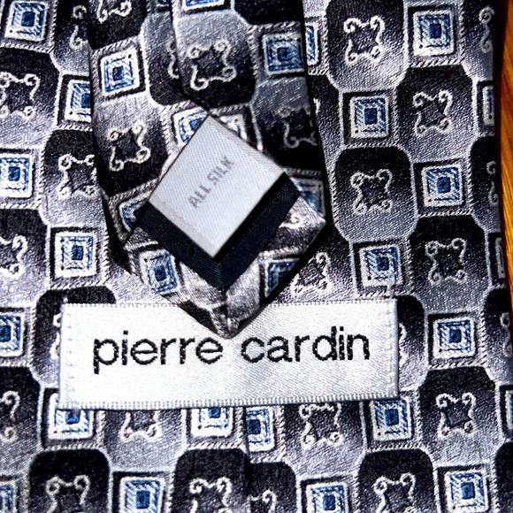 Michael Kors,Pierre Cardin and Custom Design- 3 tie bundle - Picture 6 of 7